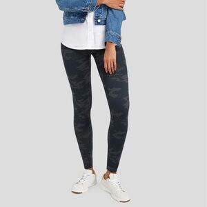 spanx Seamless Shaping Leggings in black camo
